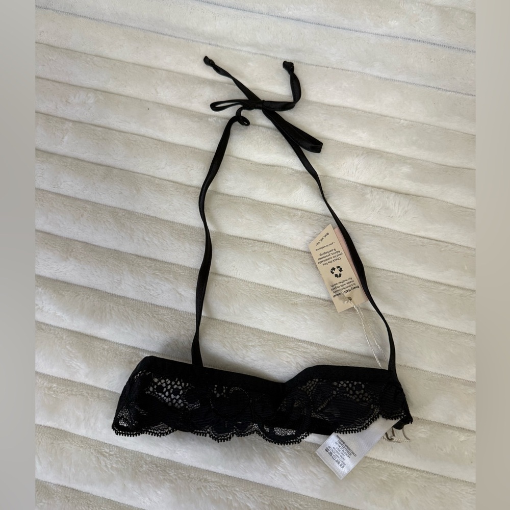 We are HAH All Choked Up choker garter in noir